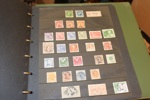 5 visirpärmar stämpelmaterial, först och främst tre album Dalarna (mest Avesta kommun) sorterat på typer. Blandade perioder 1860-1900-tal. Dessutom två album järnvägsstämplar, en del skyddsperfore...