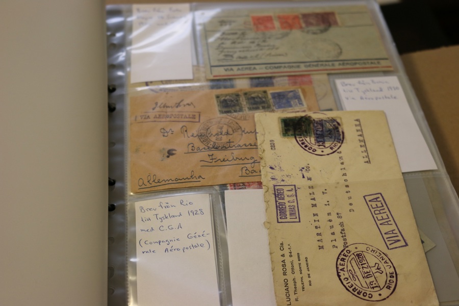 Brasilien. Två pärmar varav den ena med spännande samling luftpostbrev 1930-tal med olika bolag som VARIG, CONDOR, CGA, VASP et.c. Den andra pärmen mer blandat; stpl samling med lite klassiskt, en...