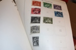 Fyndlåda äldre Sverige x/stpl med bland annat samling 4 sk bco-1930-tal på blad. Många halvbra märken men mycket blandad kvalitet, även def ex. Vapen, ringtyp, bandmärken m.m.