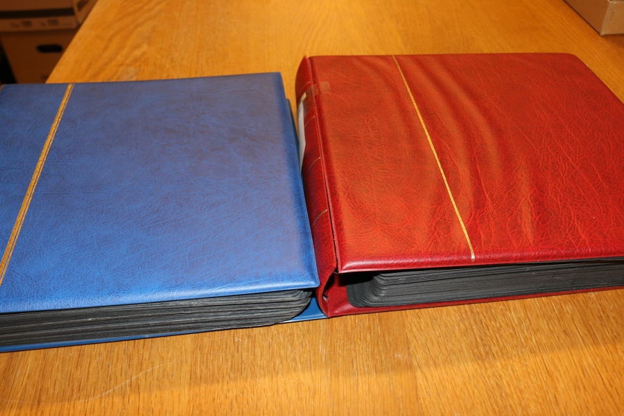 Omfattande samling 1851-2009 i två tjocka visiralbum, inkl mindre avsnitt Slesvig, DVI och Grönland.