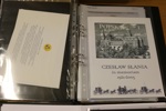 Restlåda från större inlämning, bland annat två album Slania (svenska frimärken), brev med "autografer" dvs signerade av avsändaren m.m. Måste avhämtas!