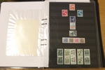 Restlåda från större inlämning, bland annat två album Slania (svenska frimärken), brev med "autografer" dvs signerade av avsändaren m.m. Måste avhämtas!