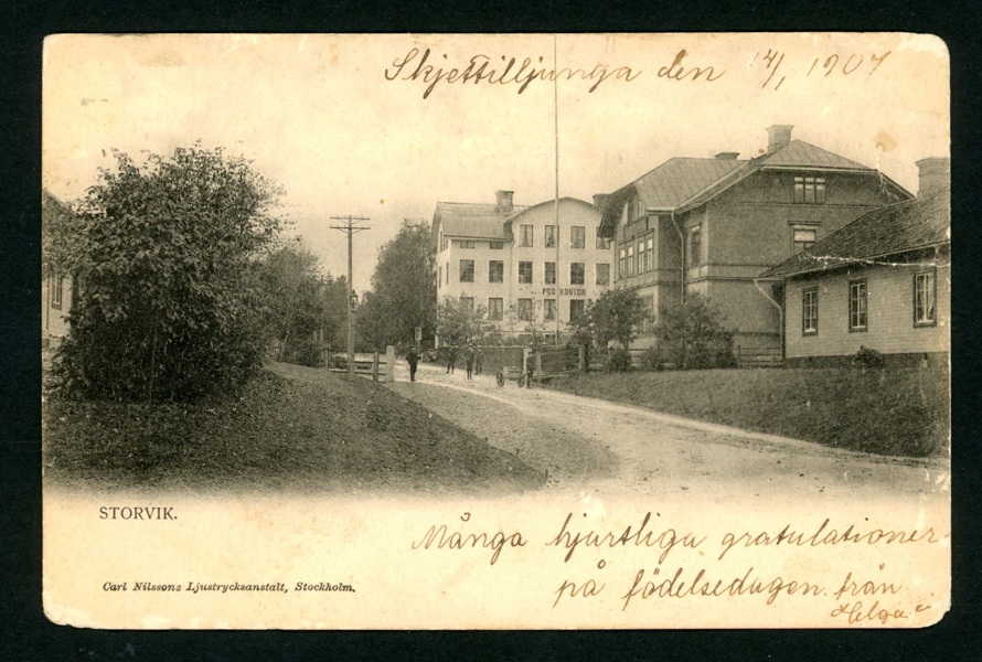 Storvik. Gatmotiv med bl.a. Postkontoret i bakgrunden. Daterat -07