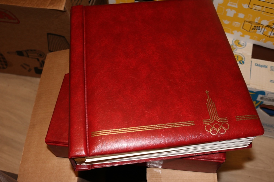 Olympiad. Samling 1896-1964 i tre vackert monterade hemgjorda album.