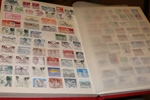 3 välfyllda insticksalbum med rundstämplade frimärken, par och block, tidsperiod ca 1940-80-tal. Massor med vackra stämplar!