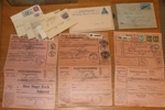 Skokartong med mestadels brevkort tidigt 1900-tal, en del med firmavinjetter. Även en del annat, t.ex. postförskott, ett fåtal äldre FDC m.m.