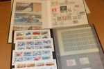 Fyndlåda Norden inkl Sverige. Mängder med material äldre-modernt i ett 20-tal album. Lågt utrop. 26 kg
