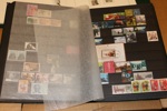 Fyndlåda Norden inkl Sverige. Mängder med material äldre-modernt i ett 20-tal album. Lågt utrop. 26 kg