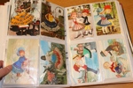 Novelty. Pärm med uppåt 150 kort med t.ex. tyg, ögon, relief, 3D osv. Besiktiga!