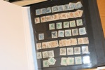 Flyttlåda 10 tjocka pärmar enbart massvara 1858-2000-talet. Troligen tiotusentals märken men enbart billiga. Avhämtning rekommenderas.