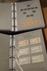 Specialiserad samling postfriska lösa märken och häften 1951-71 i tio SAFE LYX-album. 