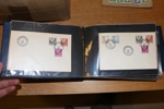 Samling FDC ca 1936-1970 med en del bättre äldre som 1.7.36, 1.4.48, 11.11.49, 1.6.51, 2.11.51, 23.10.61. Dessutom en stor mängd FDC 50-60-talet frankerade med 3-strip + 4-block, ofta flera av varje.
