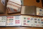 Samling FDC ca 1936-1970 med en del bättre äldre som 1.7.36, 1.4.48, 11.11.49, 1.6.51, 2.11.51, 23.10.61. Dessutom en stor mängd FDC 50-60-talet frankerade med 3-strip + 4-block, ofta flera av varje.