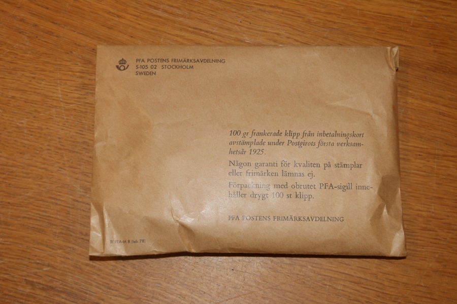 Plomberad förpackning 100 gram klipp från inbetalningskort (postgirot) från PFA, stämplade 1925. Se bild.