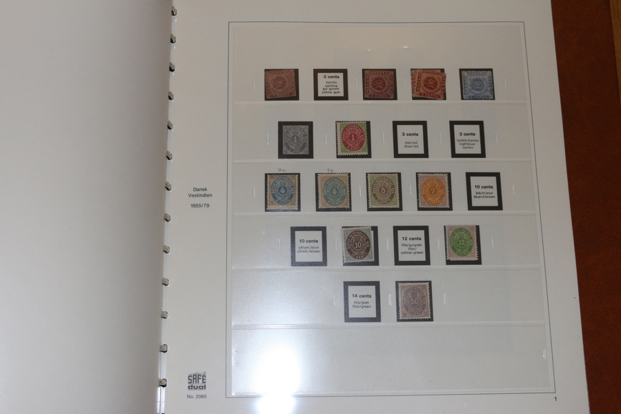 Samling mest ostämplat i SAFE DUAL-album. Flera bättre märken och serier och två brev med halverade 4 cents. Ett fåtal märken i början utan gummi. Även två sidor Slesvig.