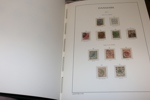 Flyttlåda Danmark med samling mest stämplat 1851-2009 (blad till 2013) i två fina Leuchtturmalbum med fickor. 
