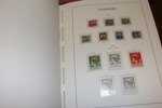 Flyttlåda Danmark med samling mest stämplat 1851-2009 (blad till 2013) i två fina Leuchtturmalbum med fickor. 