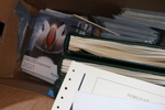 Flyttlåda Färöarna med mängder av material, bland annat xx samling 1975-2016 i det närmaste komplett (LT-album med fickor).