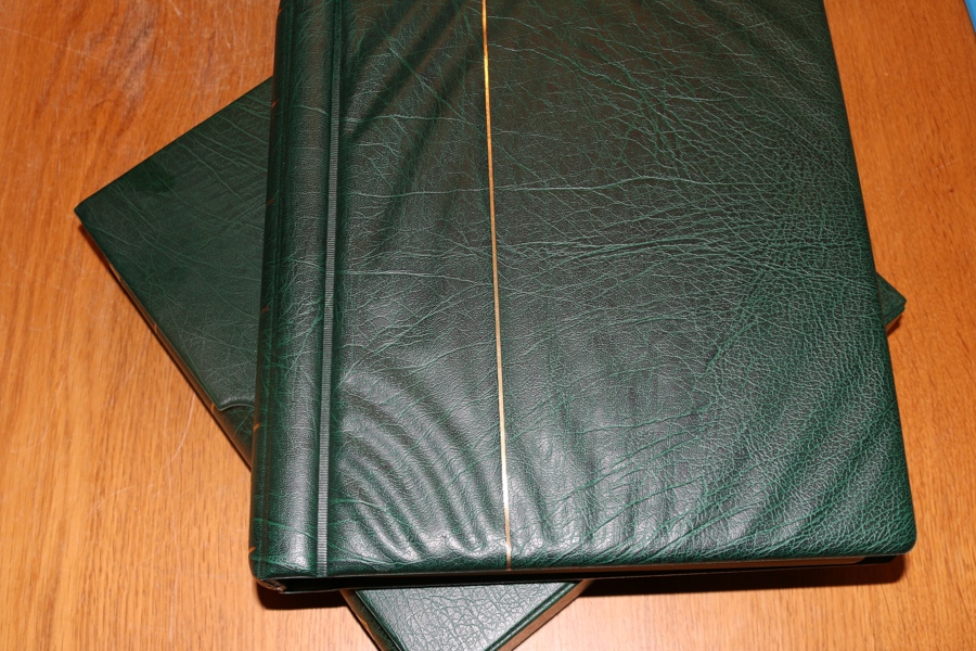 CYPERN. Välfylld samling x/xx 1880-1987 samt turkiska Cypern 1974-87. Sitter i ett LT-album med fickor, där också ett extra album Turkiska Cypern medföljer.