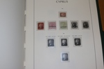 CYPERN. Välfylld samling x/xx 1880-1987 samt turkiska Cypern 1974-87. Sitter i ett LT-album med fickor, där också ett extra album Turkiska Cypern medföljer.