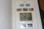 CYPERN. Välfylld samling x/xx 1880-1987 samt turkiska Cypern 1974-87. Sitter i ett LT-album med fickor, där också ett extra album Turkiska Cypern medföljer.