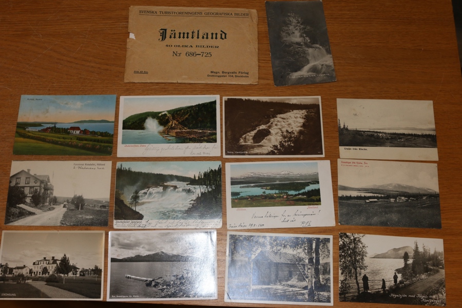 JÄMTLAND. 13 vykort i äldre formatet, flera bra. Dessutom 19 bilder i större format (ej vykort) "Svenska turistföreningens geografiska bilder". Vackra motiv!