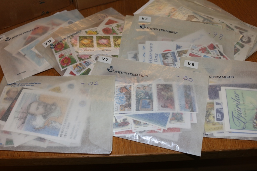 Parti lösa frimärken och häften från ca 1998-2007 inkl många "brev" et.c. Nom 20000 kr när brev=22 kr.