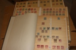 Stämplat parti mest 1900-tal i hela 22 insticksböcker. Många med enklare innehåll men ett par album innehåller massor med vackra stämplar.