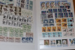 Album stämplat Ringtyp och framåt med många vackra stämplar, 4-block och andra enheter. Blandade tidsperioder med mycket fint att gå igenom. På slutet några sidor bältespännarmaterial. 