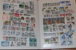 Album stämplat Ringtyp och framåt med många vackra stämplar, 4-block och andra enheter. Blandade tidsperioder med mycket fint att gå igenom. På slutet några sidor bältespännarmaterial. 