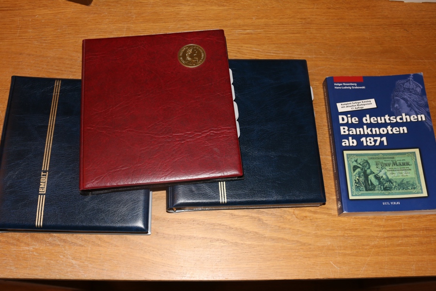 TYSKLAND. Samling sedlar ca 1904-1945 i tre album. Prydligt beskrivna med nummer enl Pick.