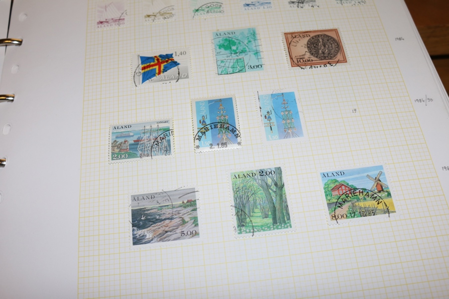 FINLAND+ÅLAND. Samling stämplat i album med hemgjord montering, välfyllt men utan de allra dyraste.