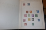 JUGOSLAVIEN. Samling i tre album inkl Serbien, Kroatien, Bosnien m.m. Även en del Fiume och Trieste. 