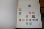 JUGOSLAVIEN. Samling i tre album inkl Serbien, Kroatien, Bosnien m.m. Även en del Fiume och Trieste. 
