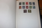 JUGOSLAVIEN. Samling i tre album inkl Serbien, Kroatien, Bosnien m.m. Även en del Fiume och Trieste. 