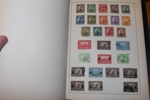 JUGOSLAVIEN. Samling i tre album inkl Serbien, Kroatien, Bosnien m.m. Även en del Fiume och Trieste. 
