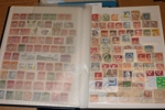 Stämpelparti i 13 insticksalbum sorterat på landskap. Ogenomgånget av mig, tycks vara 1900-tal och finnas en hel del fint material. De flesta album med mycket innehåll. Se bildexempel.