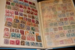 Stämpelparti i 13 insticksalbum sorterat på landskap. Ogenomgånget av mig, tycks vara 1900-tal och finnas en hel del fint material. De flesta album med mycket innehåll. Se bildexempel.