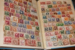 Stämpelparti i 13 insticksalbum sorterat på landskap. Ogenomgånget av mig, tycks vara 1900-tal och finnas en hel del fint material. De flesta album med mycket innehåll. Se bildexempel.