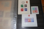 SCHWEIZ. Parti/samling i insticksalbum med en del äldre, bäst värde i några blockutgåvor inkl NABA 1934 (stpl). 