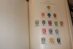 SCHWEIZ. Parti/samling i insticksalbum med en del äldre, bäst värde i några blockutgåvor inkl NABA 1934 (stpl). 