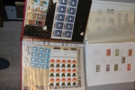 Blandat parti i sex album/pärmar, bl.a. samling postsparbanken, div reklammärken, portokort, danska järnvägsmärken m.m. Även utland.