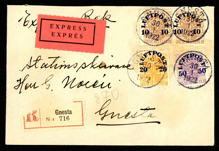 Lokalt sänt expressbrev med rek, stpl GNESTA 30.1.1922. Frankerat med luftpostmärken 2x10 öre, samt både 20 och 50 öre = 90 öres porto.