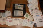 Parti FDC 1935- ca 1980 med både en del äldre som Riksdagen och Postverket, en del bruksmärken, samt från 1960 och framåt en stor mängd med vinjetter. 