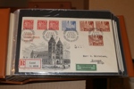 Parti FDC 1935- ca 1980 med både en del äldre som Riksdagen och Postverket, en del bruksmärken, samt från 1960 och framåt en stor mängd med vinjetter. 