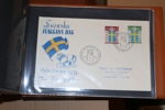 Parti FDC 1935- ca 1980 med både en del äldre som Riksdagen och Postverket, en del bruksmärken, samt från 1960 och framåt en stor mängd med vinjetter. 