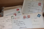 Parti brev 1900-talet i kartong. Såg bland annat en del fina stämplar vid hastig titt. Både äldre och nyare.