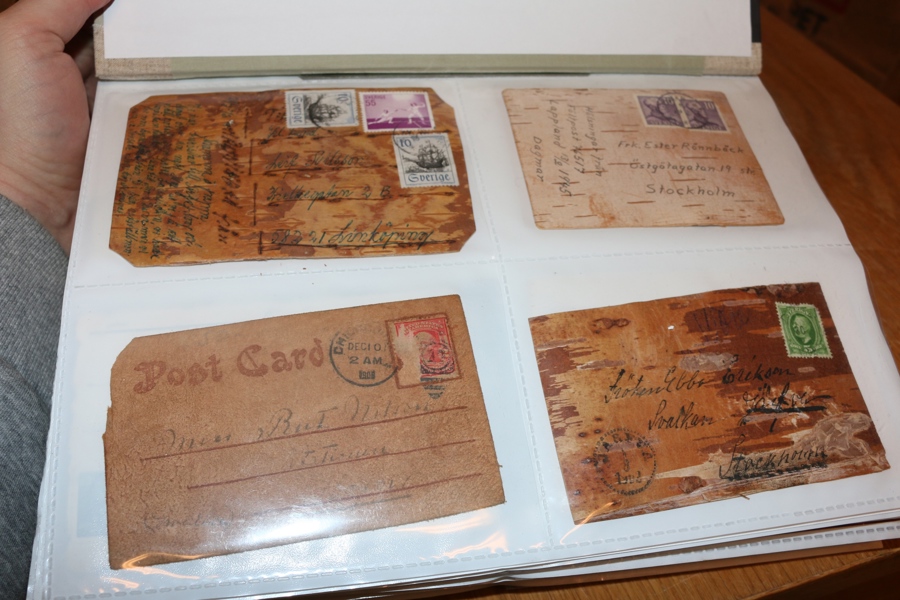 NOVELTY. Samling ca 150 kort av olika slag t.ex. läder, ögon, tyg, 3D, luckkort m.m. Rolig samling!
