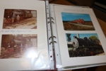 JÄRNVÄG. Album gammalt och nytt mest vykort med tåg, lok, några järnvägsstationer. Runt 50 objekt totalt.