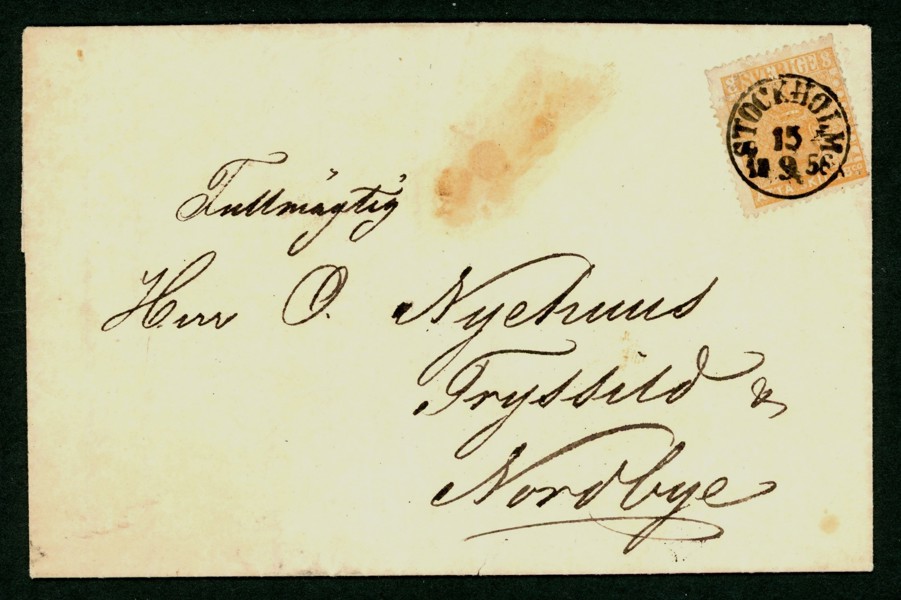 F4b. Brev till Norge med 8 sk bco stämplat STOCKHOLM 15.9.1856. Smärre defekter på frimärket, som tyvärr inte binder till brevet. Attest HOW påtalar detta, så brevet säljs i befintligt skick.